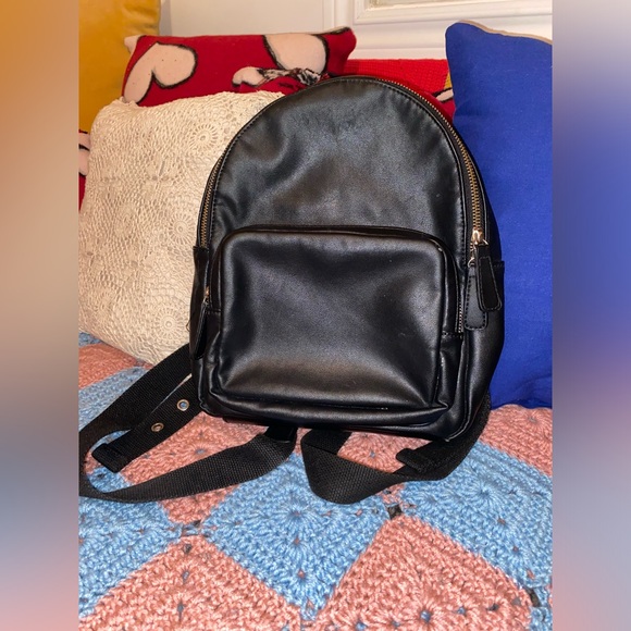 Forever 21 - Picture 1 of 8